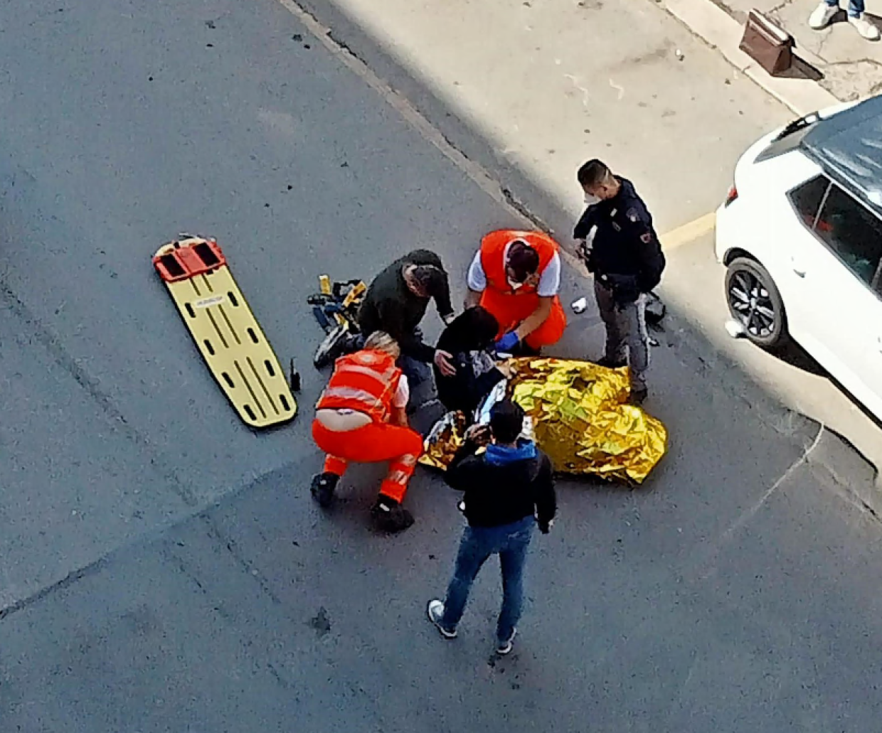 Gambizza la ex in strada: condannato a 9 anni