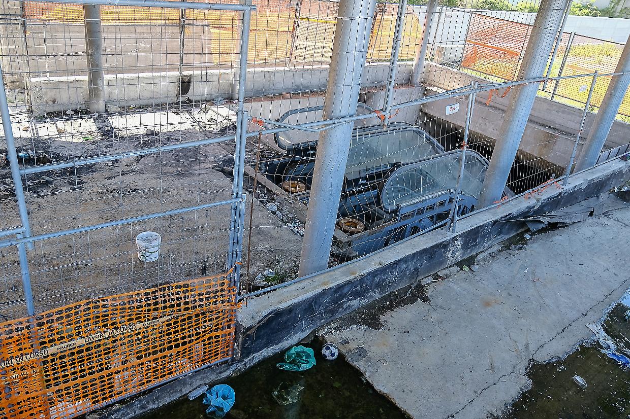 L'ingresso della stazione Rebaudengo, mai terminato