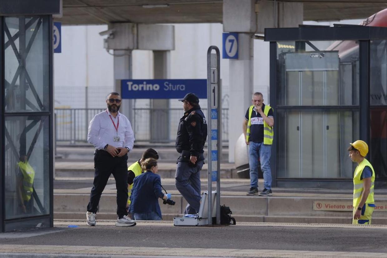persone sui binari a Torino stura: ritardi fino a 40 minuti
