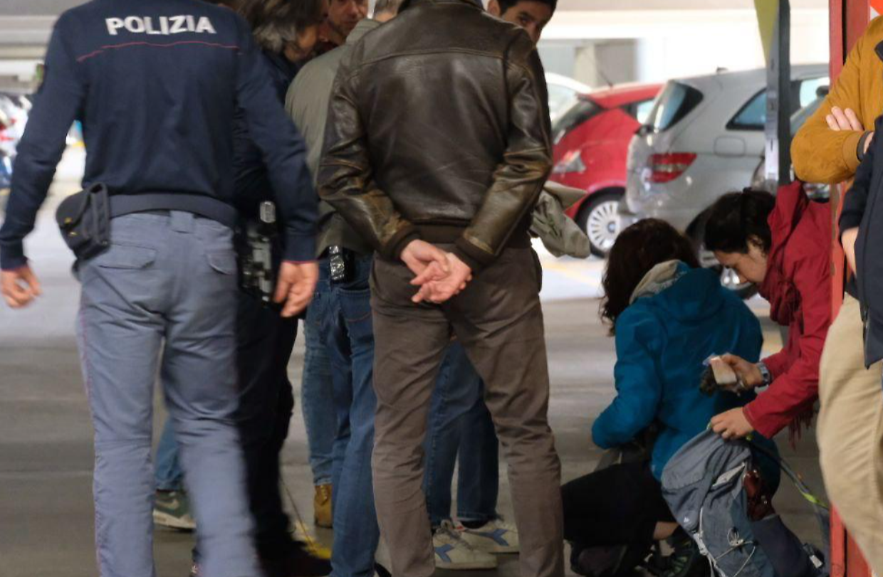 Attivisti clima ambientalisti protesta aeroporto Caselle
