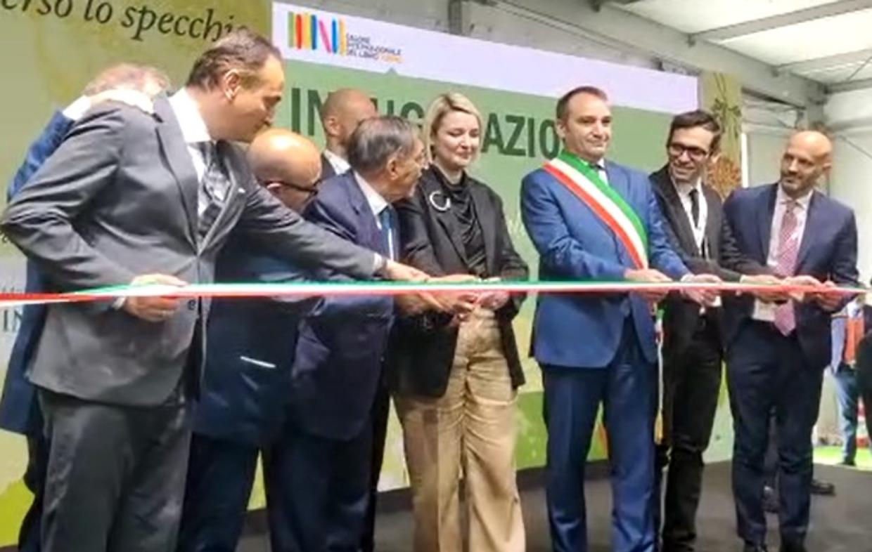 Salone, il ministro risponde a Lagioia: «Stiamo lavorando a una legge sul libro e per i giovani»