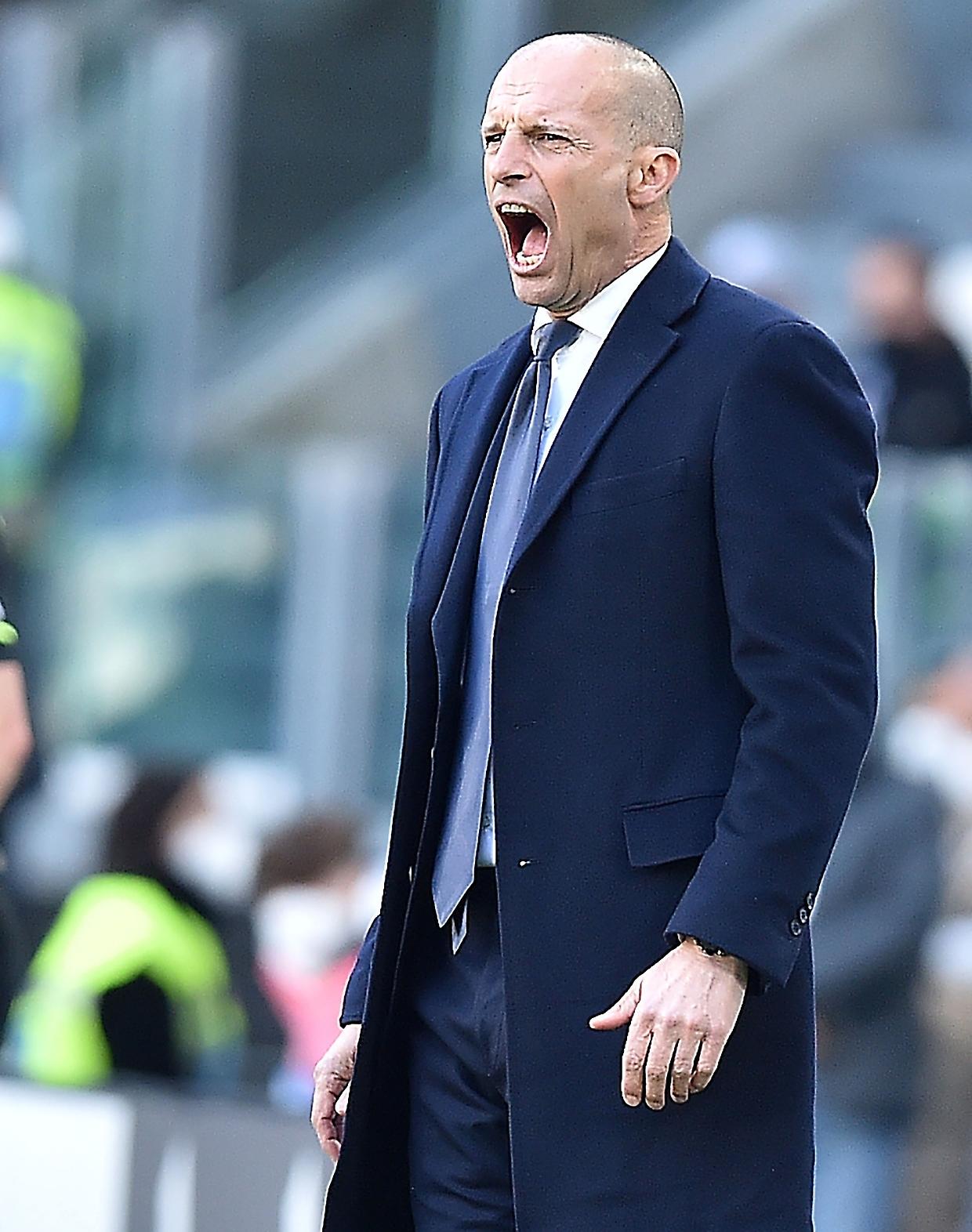 Juve, furia dei tifosi su AllegriIl futuro del tecnico è in bilico
