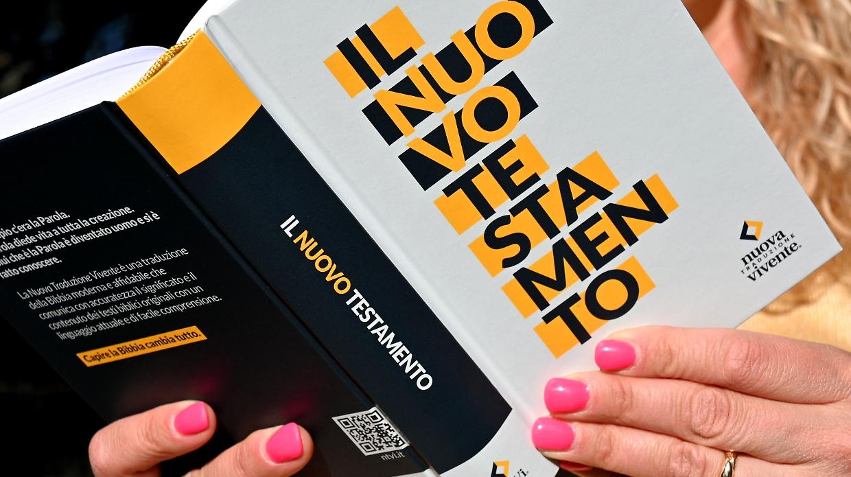 Nuovo testamento nuova traduzione bibbia