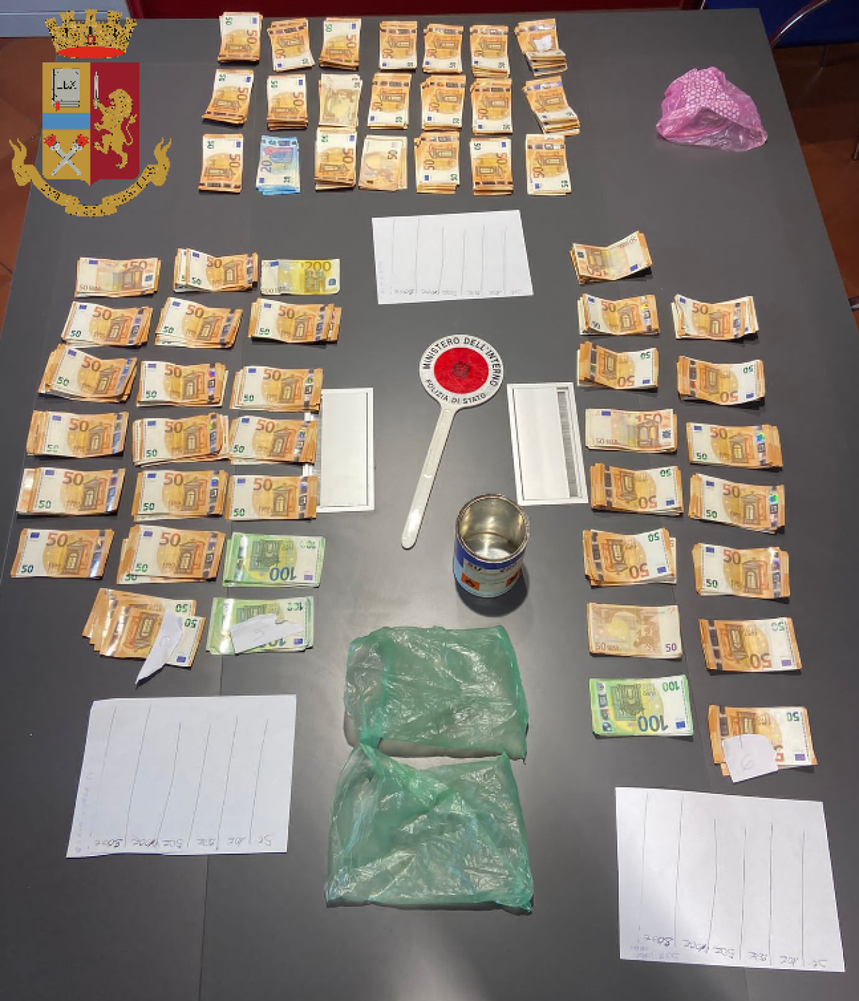 Ivrea: lo spacciatore ai domiciliari nascondeva 60mila euro in casa