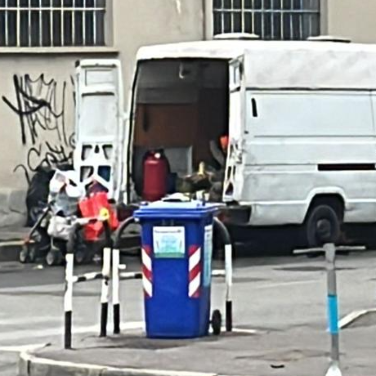 Strade invase da camper e roulotte, emergenza sicurezza dopo gli sgomberi delle case Atc