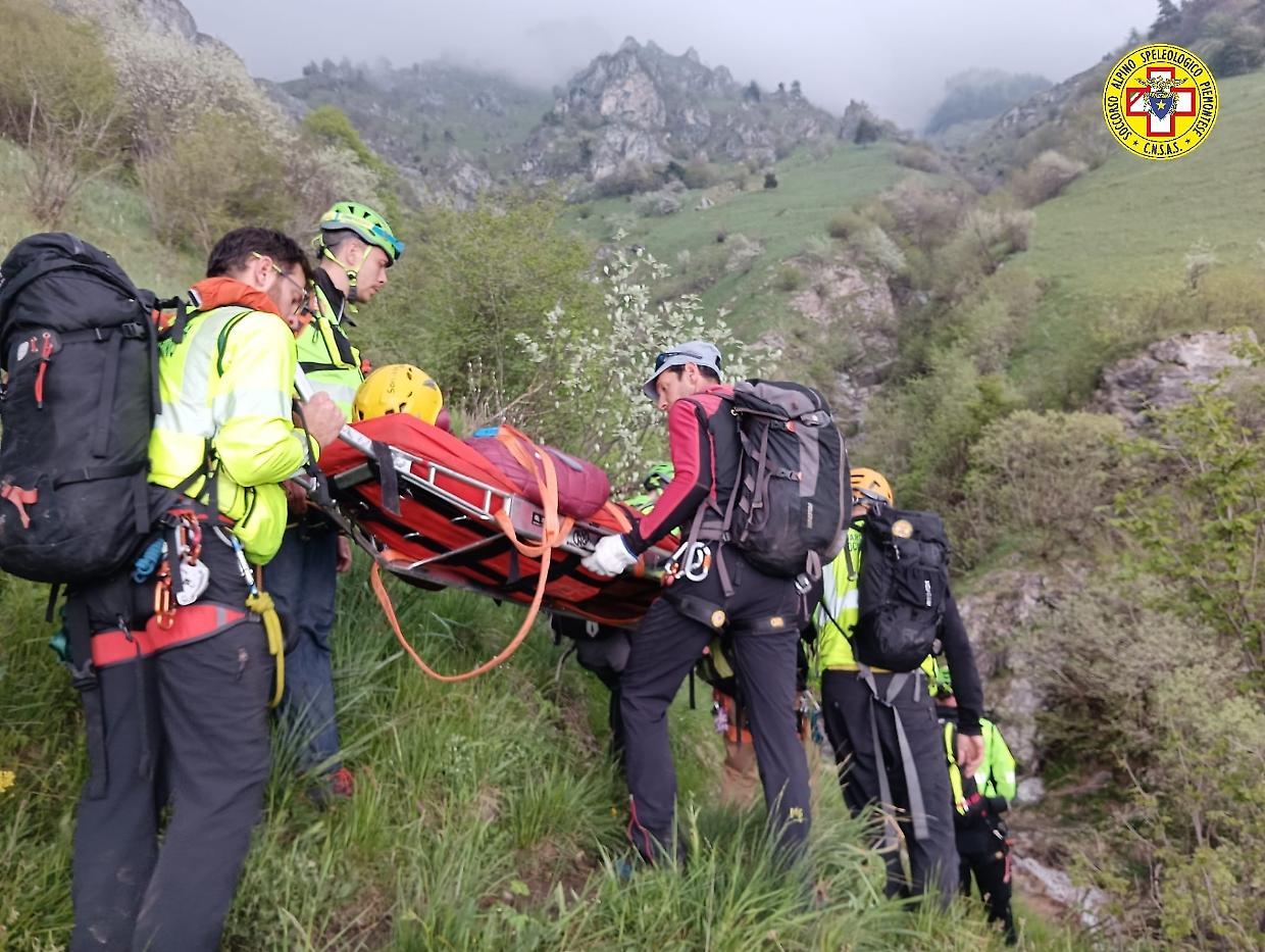 Rassa, cade in un dirupo mentre cercava funghi: salvato dal soccorso alpino
