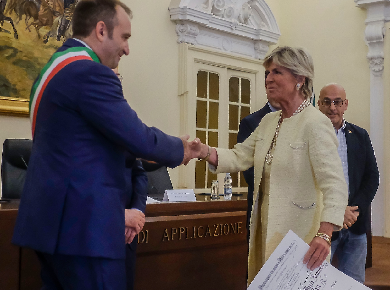 La mecenate dell'arte contemporanea e la “signora” del Museo Egizio: «Un onore da dedicare a tutte le donne»