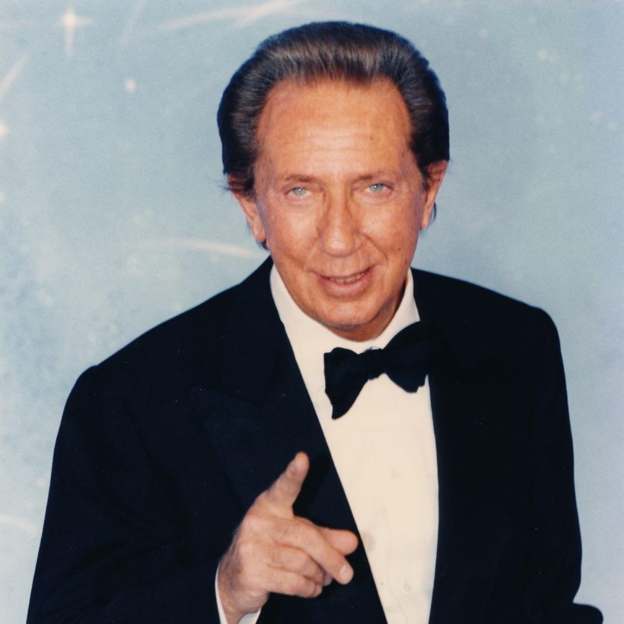 Ecco Mike Bongiorno,il re dei quiz televisivivisse in corso Marconi