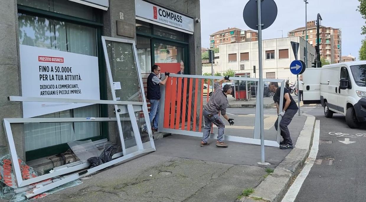 Maxi furto in banca: i ladri si portano via la cassaforte
