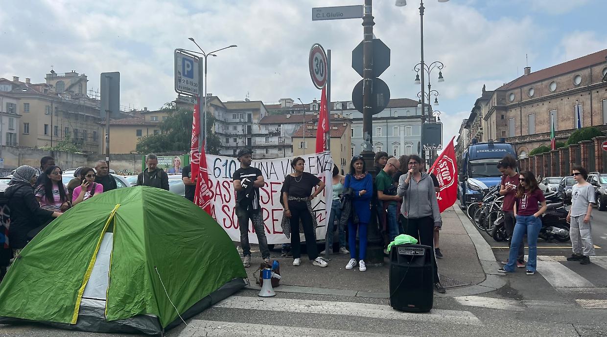 L'assessore Rosatelli come la ministra Roccella: bloccato da centri sociali e sfrattati