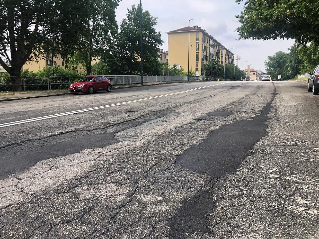 Un rattoppo in via Cigna