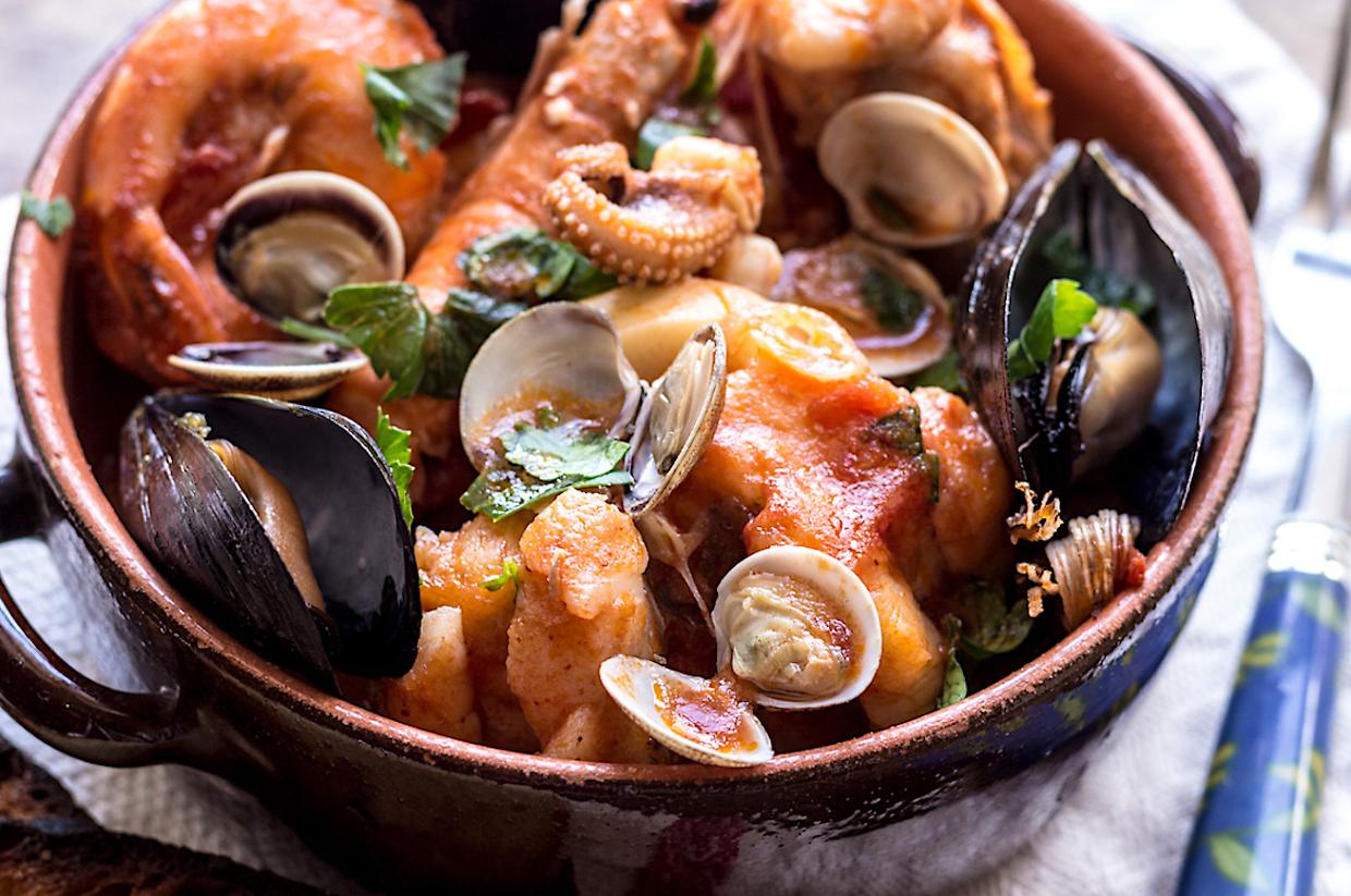 Pesci e frutti di mare freschiper il cacciucco alla livornese