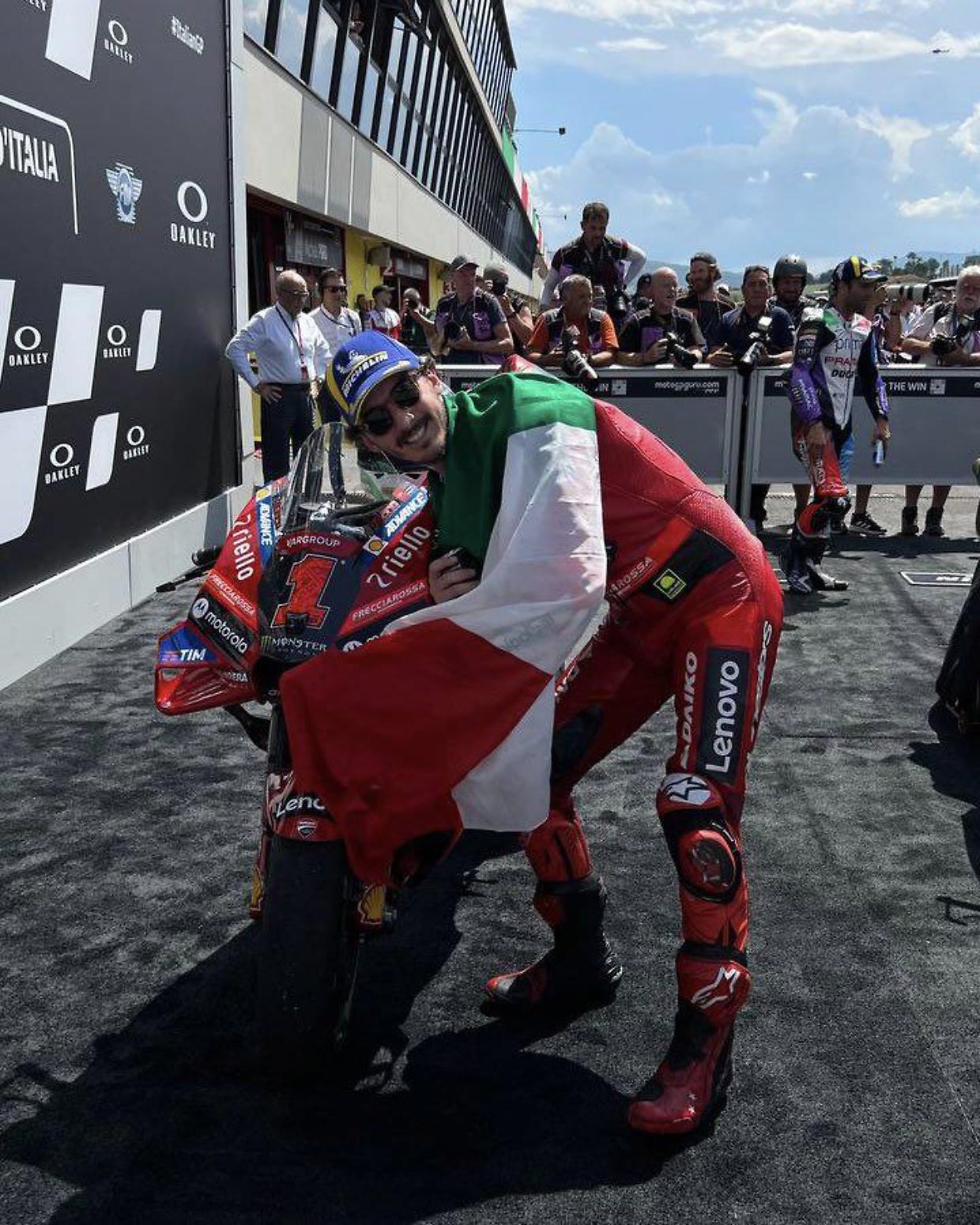 Bagnaia cala il "triplete": dopo la  pole e la Sprint Race vince anche il gran premio di casa