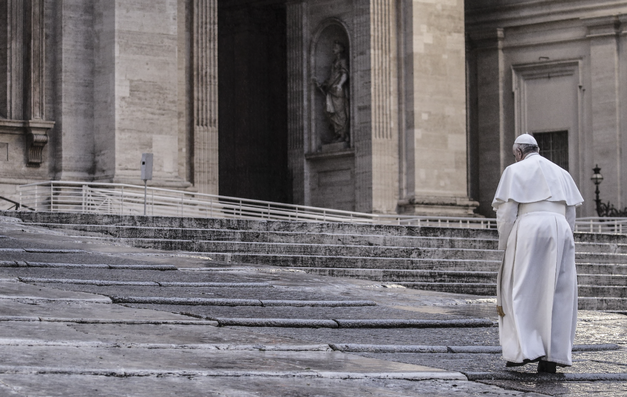La prima "missione spaziale" del Vaticano, conto alla rovescia per il razzo di Papa Francesco