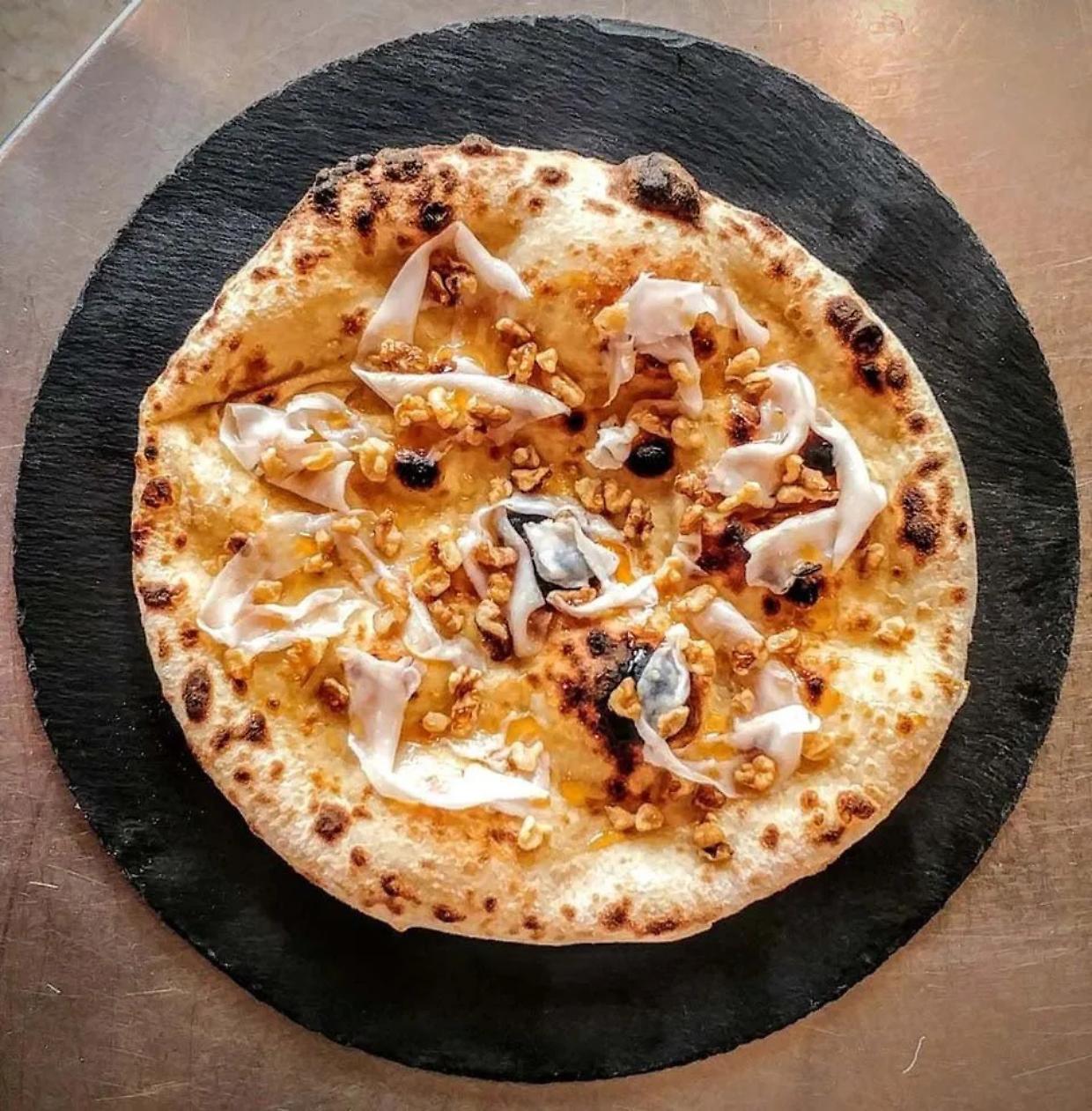 L'arte della pizza: la rivoluzione di Federico Giorda nella pizzeria Kilometro Zero