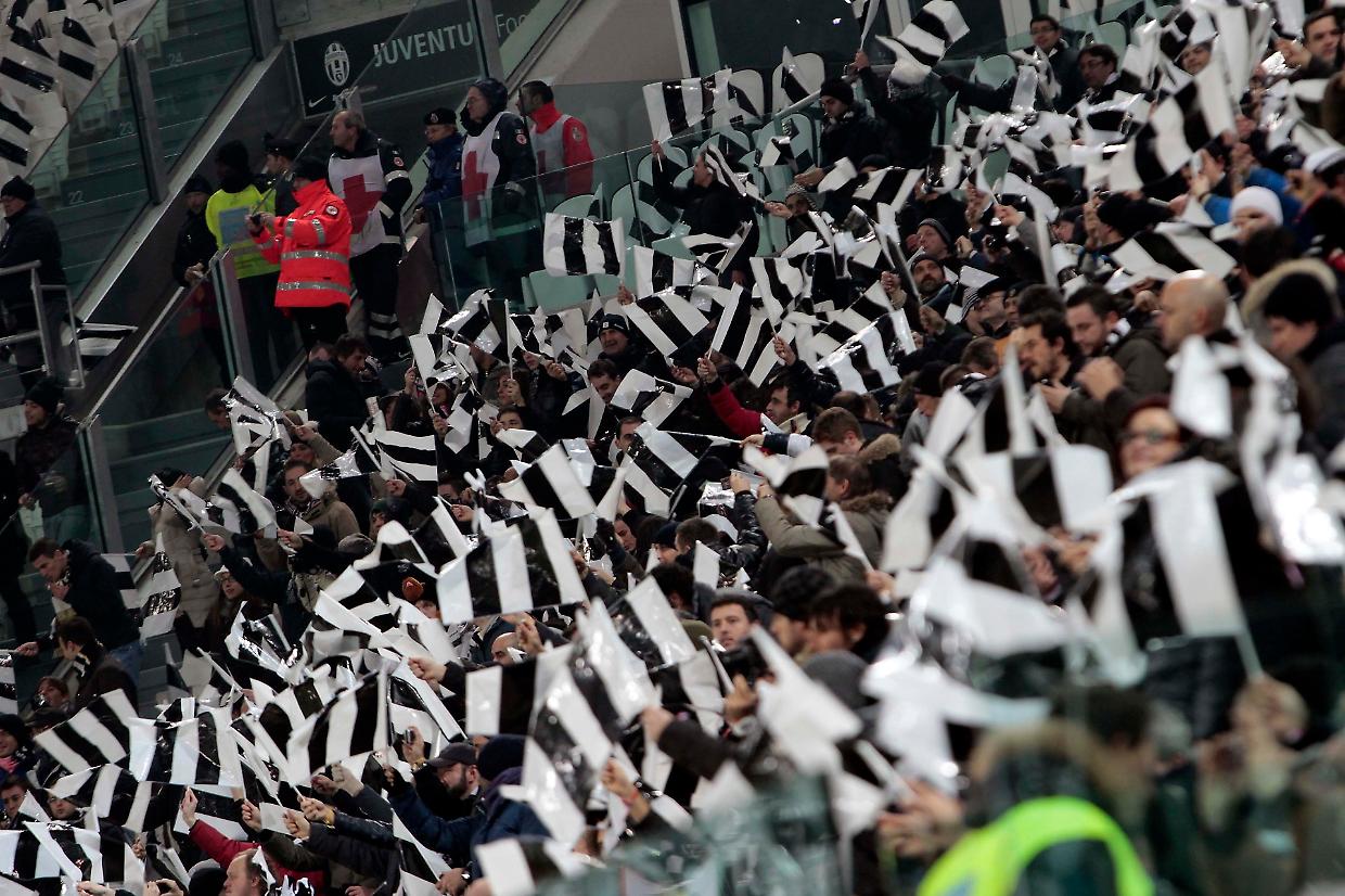 Abbonamenti Juve al giro di boa. Al via la vendita libera ma i tifosi: "Con lui in panchina non lo facciamo"