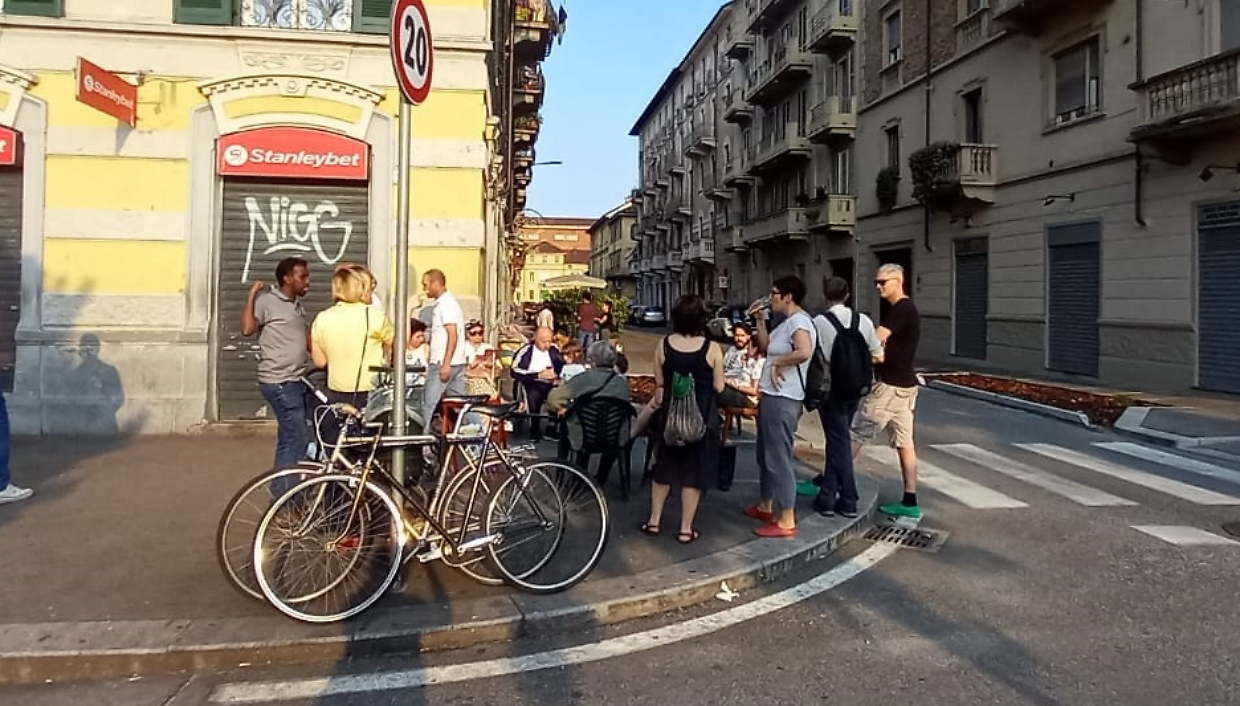 I cittadini di Valdocco organizzano un aperitivo nell'incrocio dello spaccio