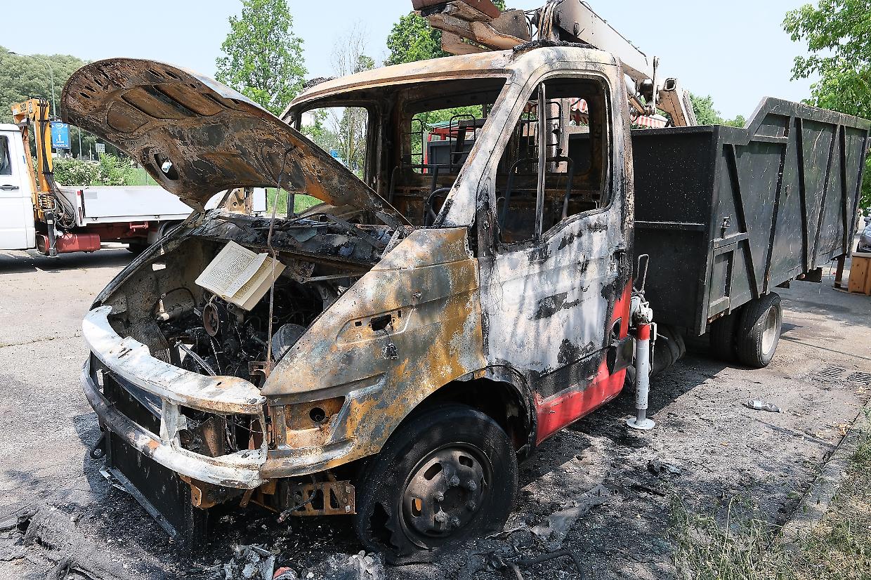 Furgone bruciato incendio via pietro cossa