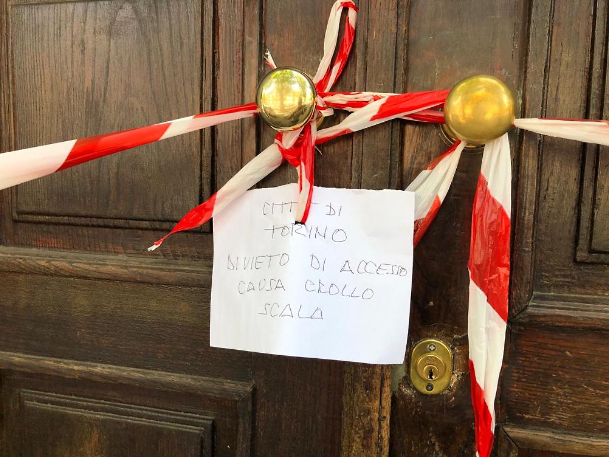 scala crollata condominio inagibile corso francia torino