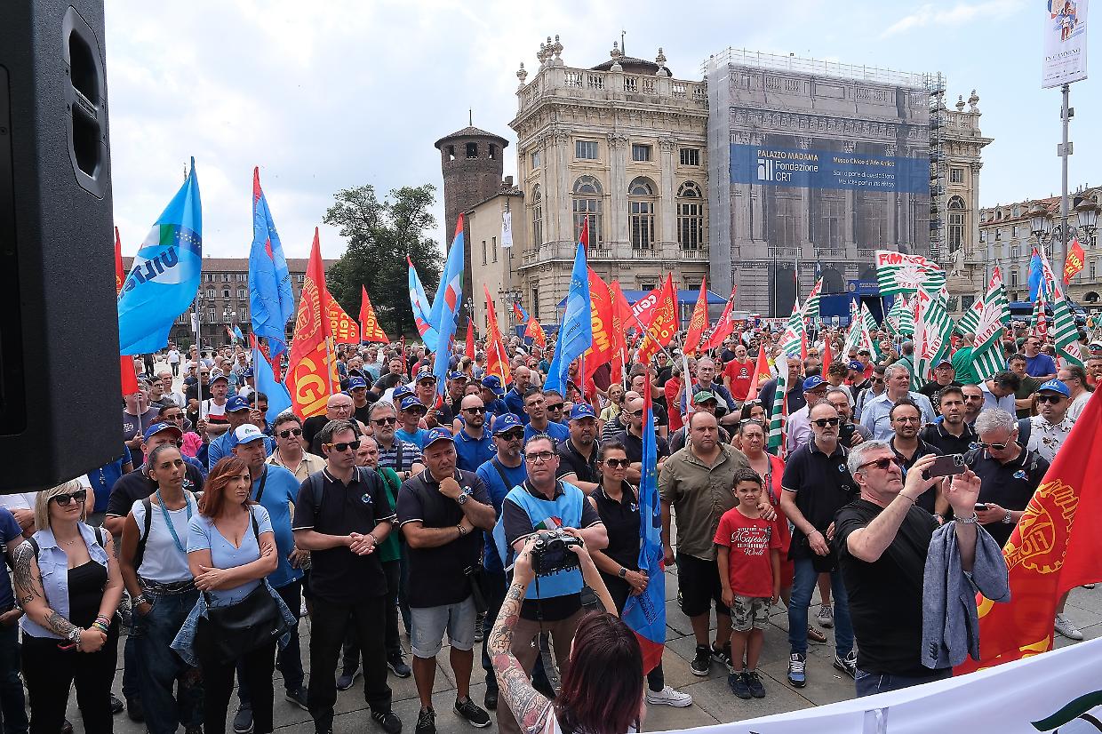 Il grido di dolore dei metalmeccanici: «Tra dieci anni Mirafiori si spegnerà»