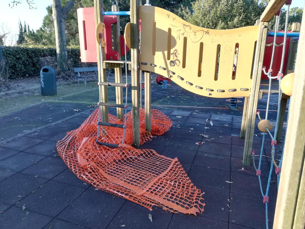A Torino un'area giochi su 4 è vandalizzata