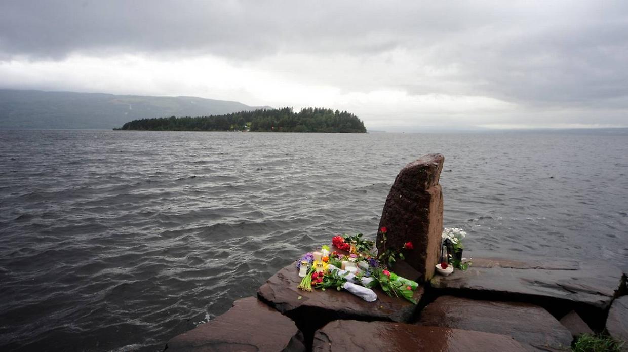 Gli attentati di Oslo e di UtøyaCosì Breivik fredda 77 persone