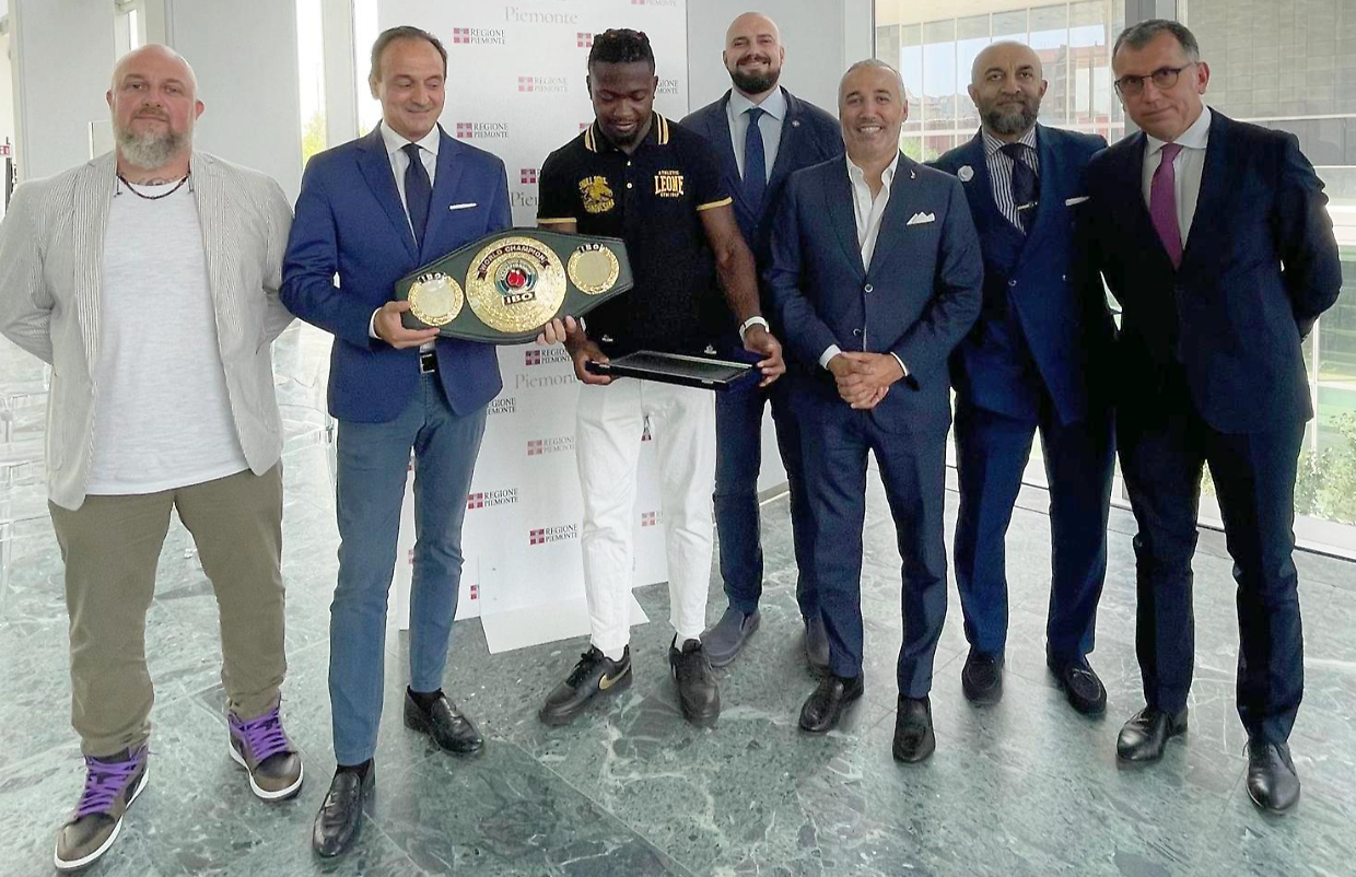 Il campione di boxe Etinosa Oliha ricevuto in Regione Piemonte
