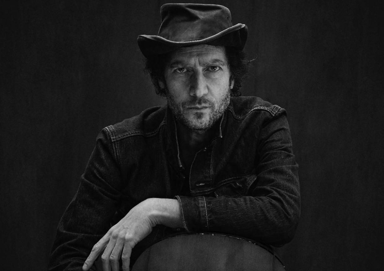 Tricarico, il cantante-pittore: "Ecco perché mi state tutti sul c...o"
