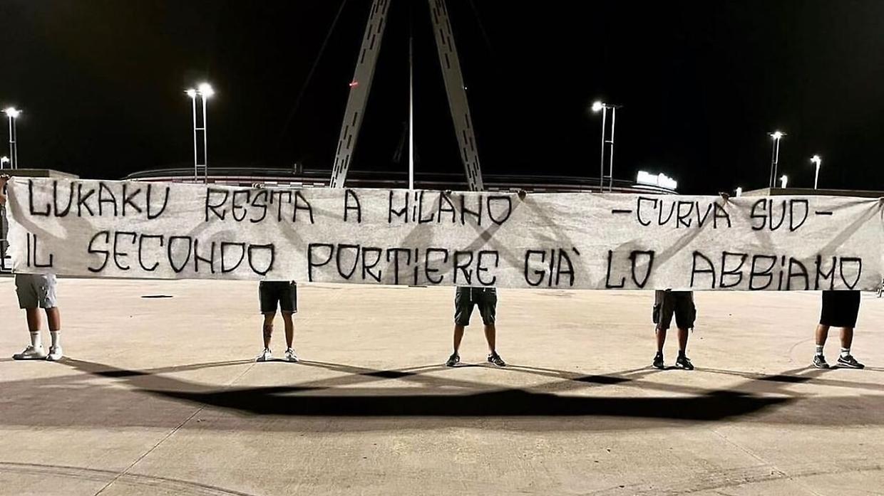I tifosi della Juve attaccano l'ex Inter: "Resta a Milano, il secondo portiere già lo abbiamo"