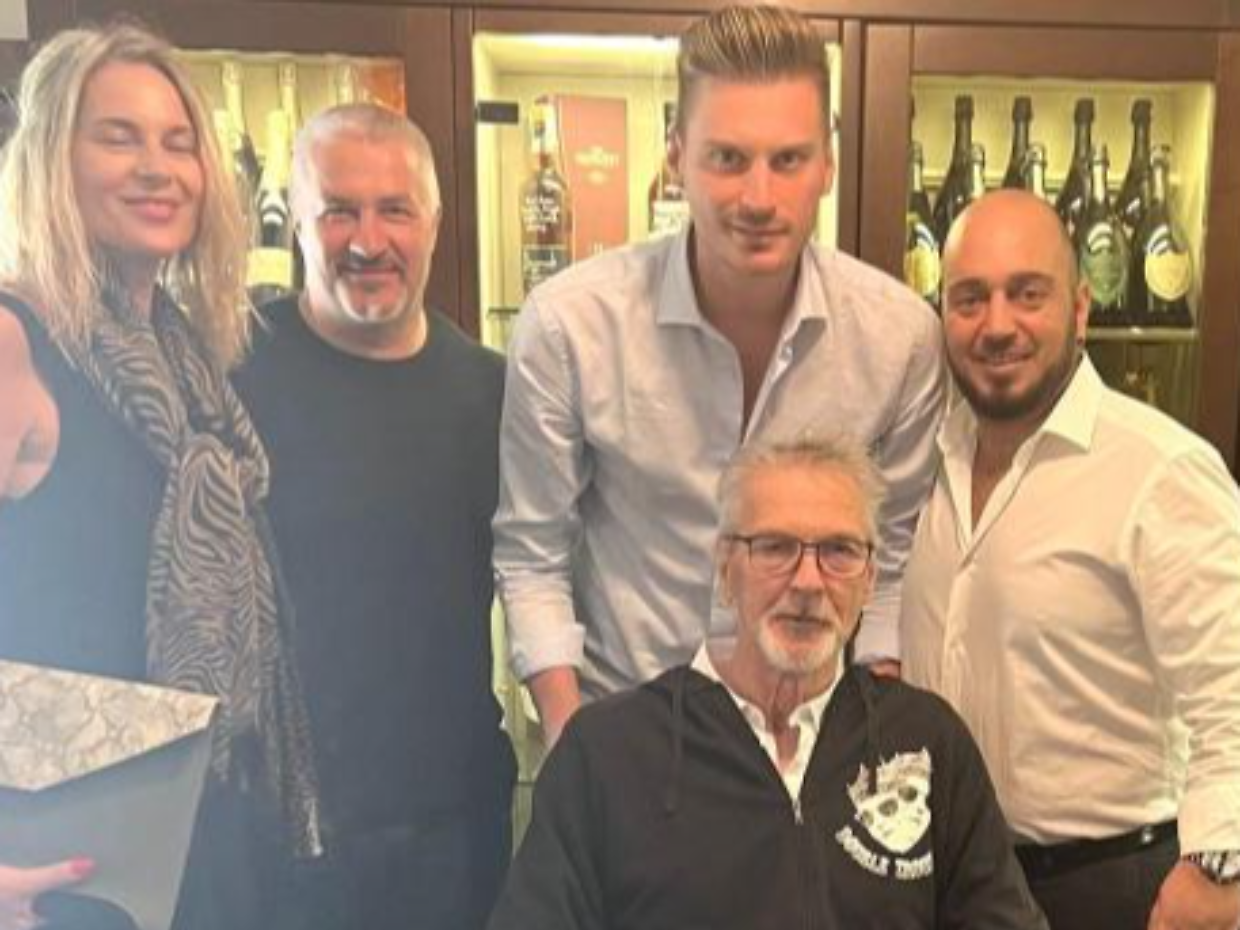 Stefano Tacconi a cena fuori con la famiglia a San Giovanni Rotondo: prima uscita pubblica dopo i ricoveri 