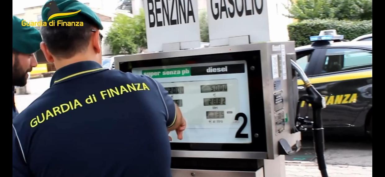 finanza distributori benzina