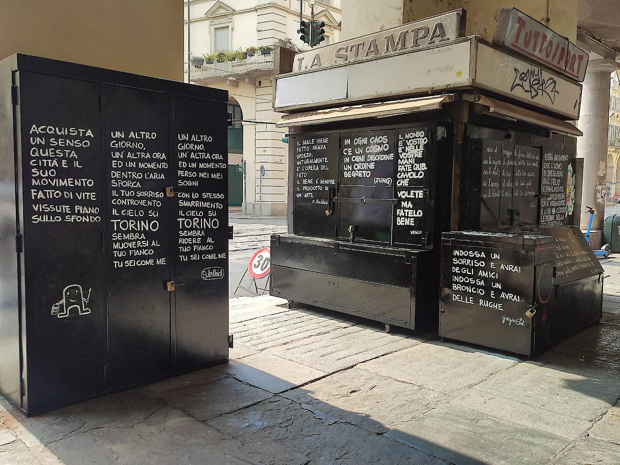 Canzoni, versi e frasi celebri: «Ecco la mia edicola poetica»