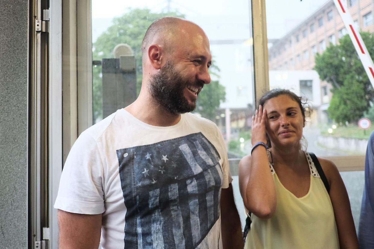 I genitori della bimba caduta dal balcone: «Quel ragazzo è il suo angelo»