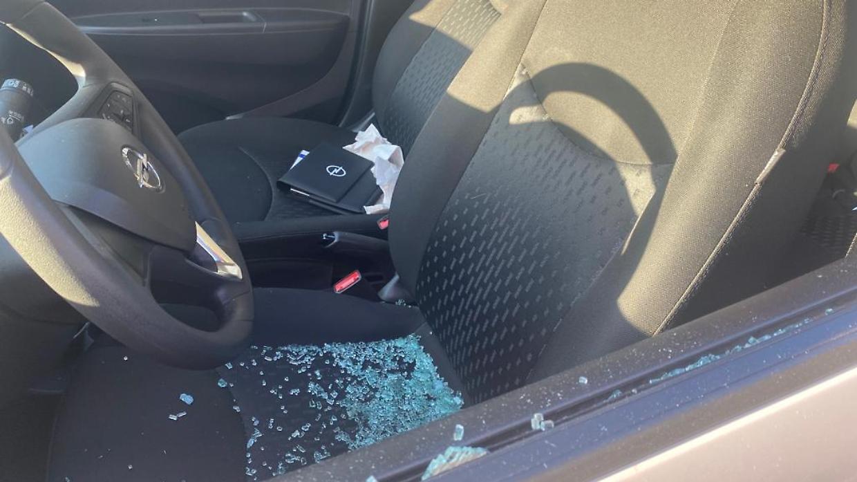 I danni vandalici alle auto in sosta in Barriera Milano