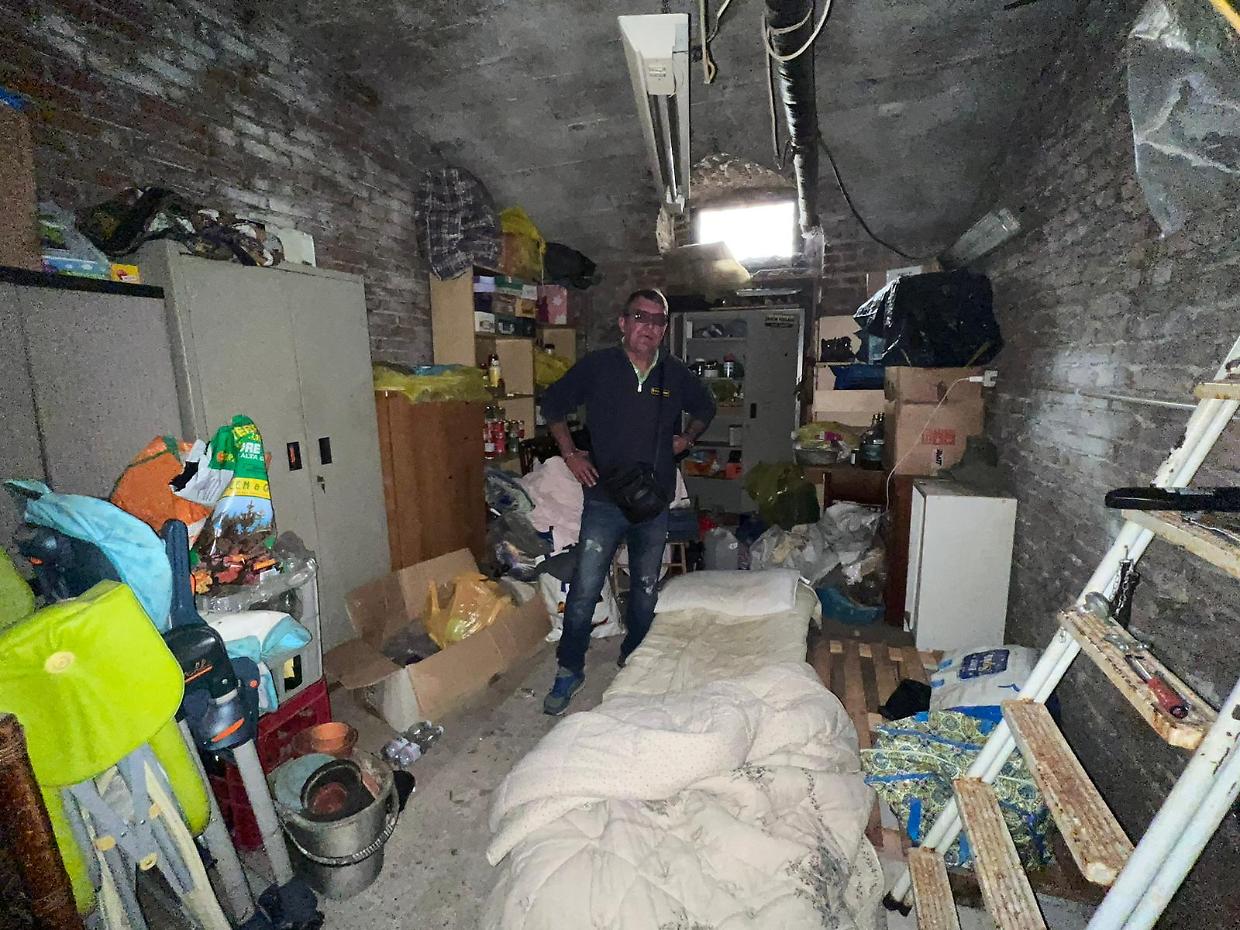 Renzo, costretto a vivere in una cantina