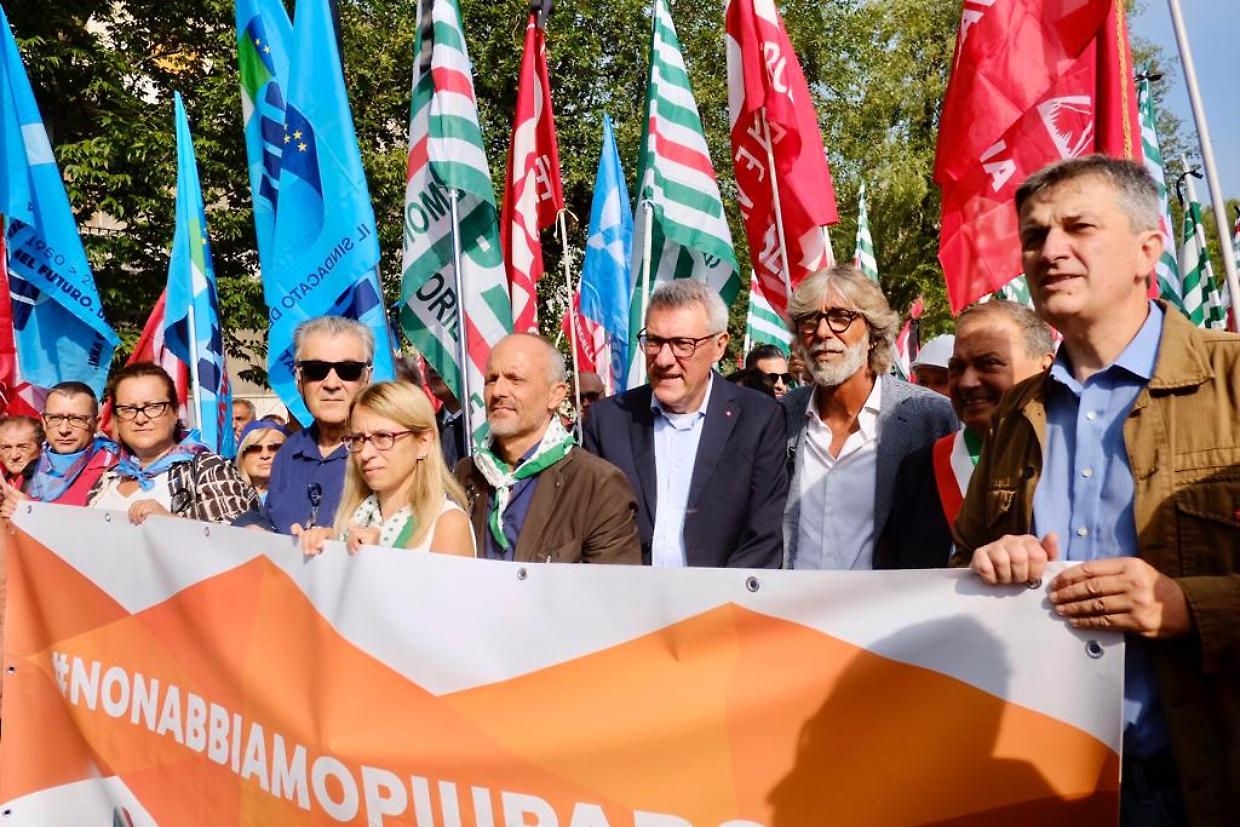 Duemila persone alla manifestazione a Vercelli