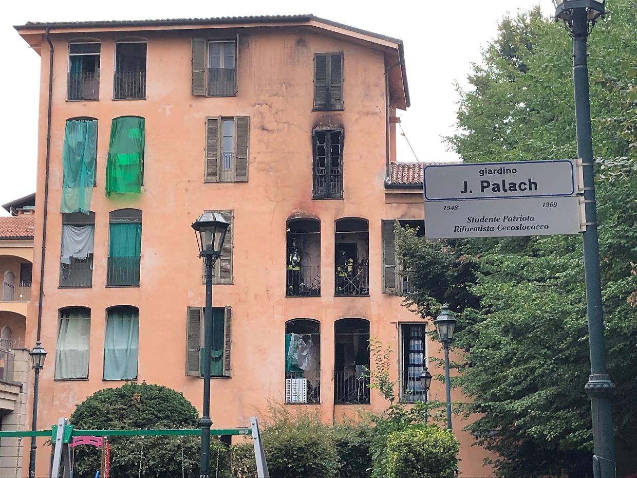 Incendio in centro, evacuato un palazzo