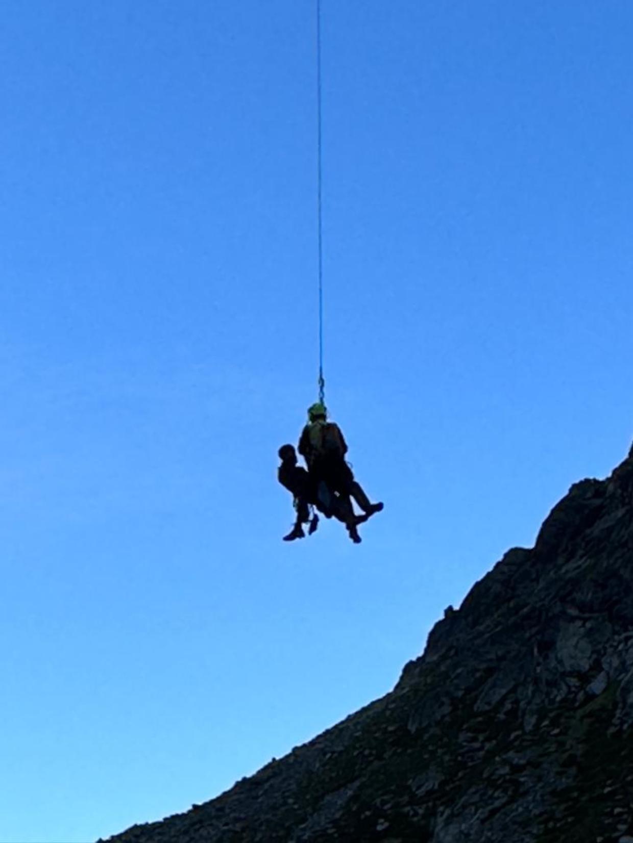 Scalatore svizzero precipita al Mottarone: soccorso in elicottero dal 118