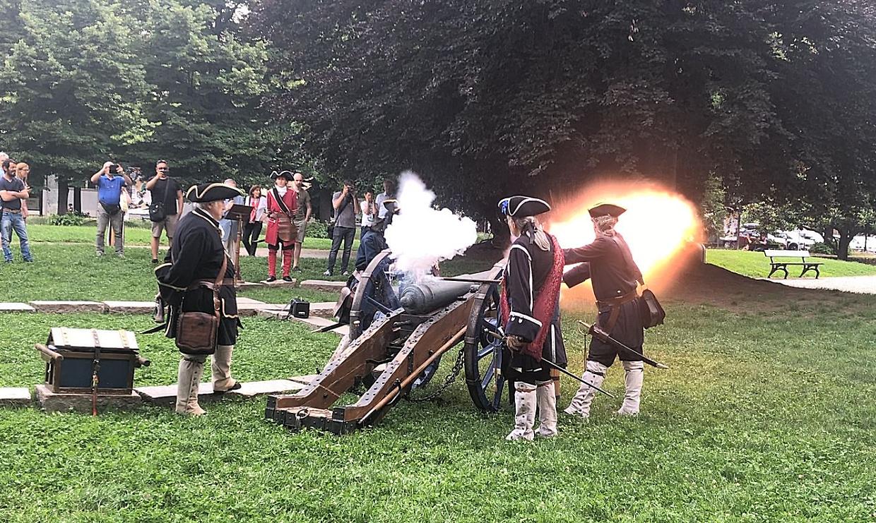 Spari di cannoni e la sfilata del corteo storico, un viaggio nel tempo a Torino per rivivere l'Assedio del 1706