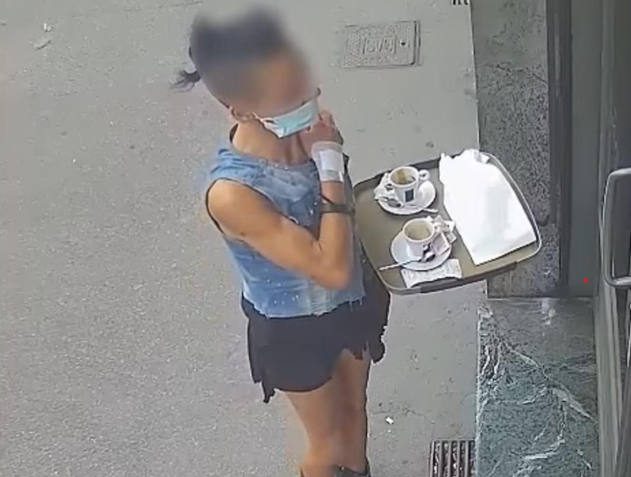 Ecco la "truffa del caffè": ladra sorpresa dalle telecamere