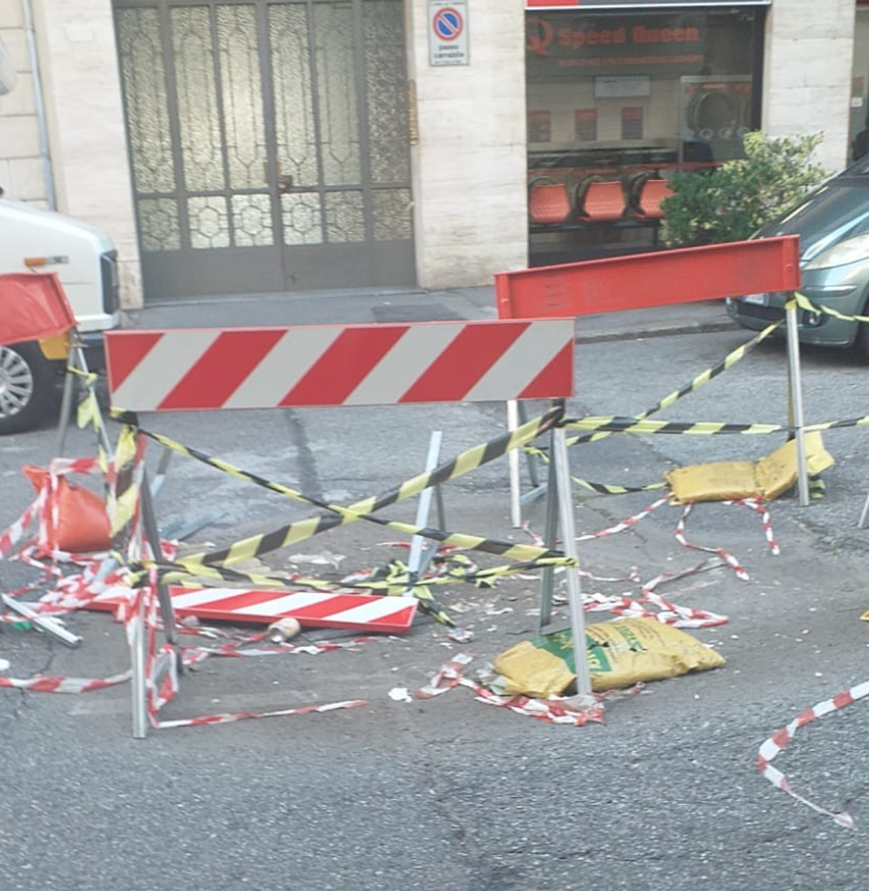 Cede l'asfalto: da un anno i residenti attendo i lavori di manutenzione