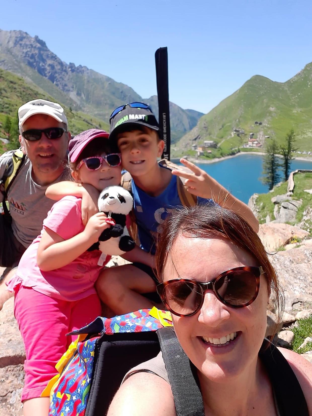 La famiglia vittima dell'incidente di San Francesco al Campo