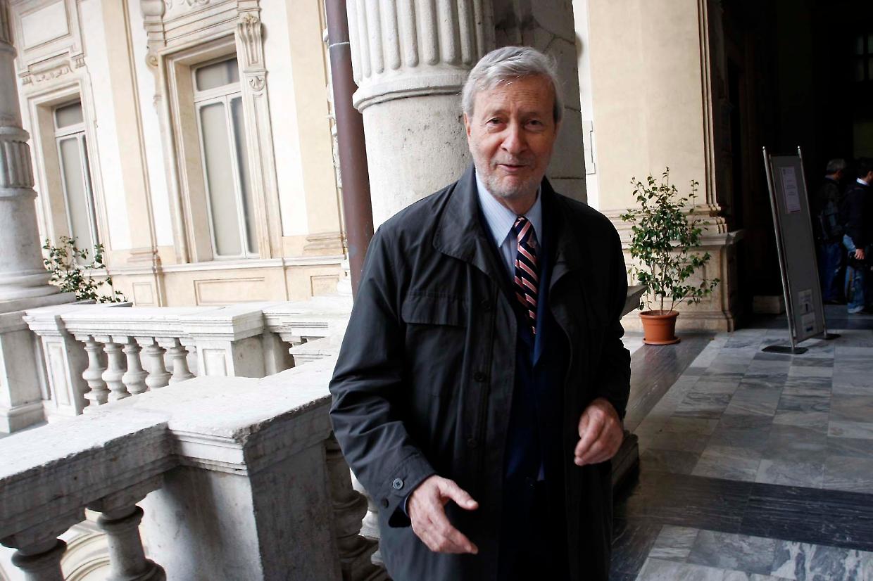 Dalla Rai al "Pensiero debole", ecco chi era Gianni Vattimo