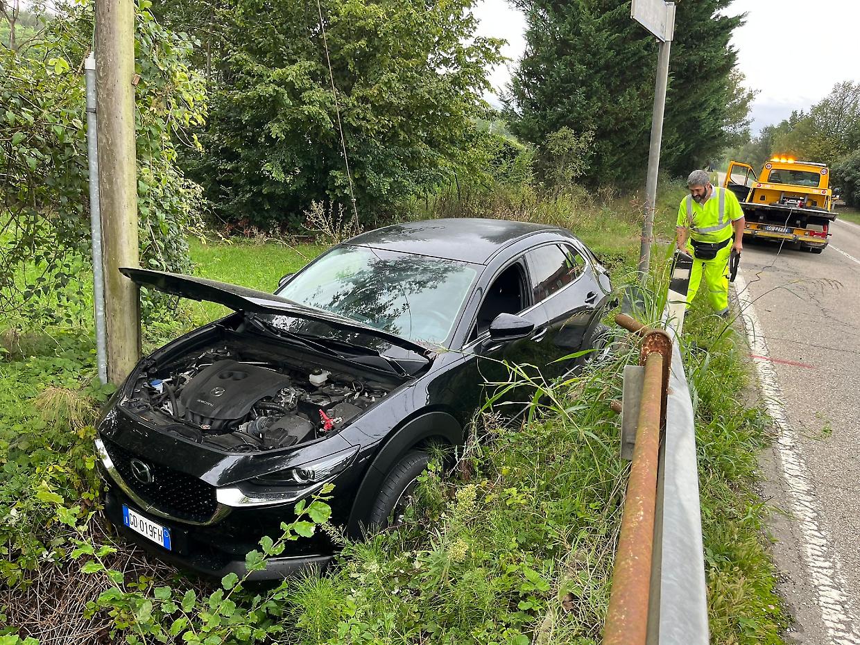 Doppio tamponamento in strada Pecetto