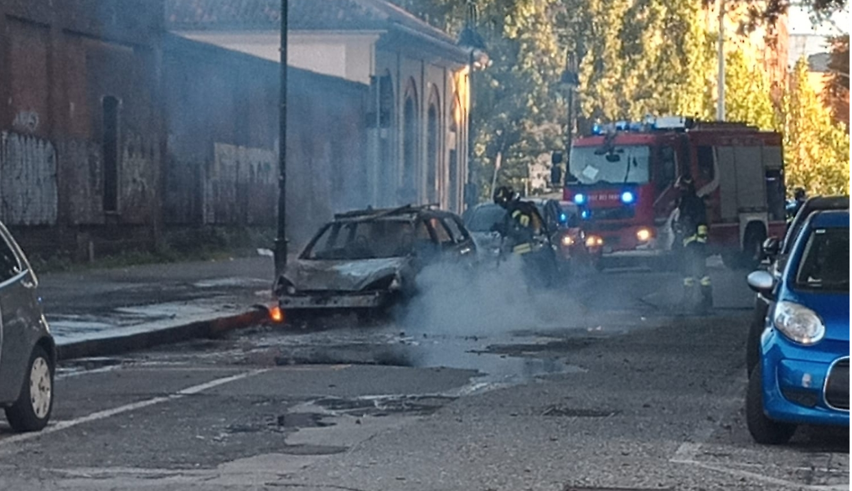 L'incendio in corso Giulio Cesare
