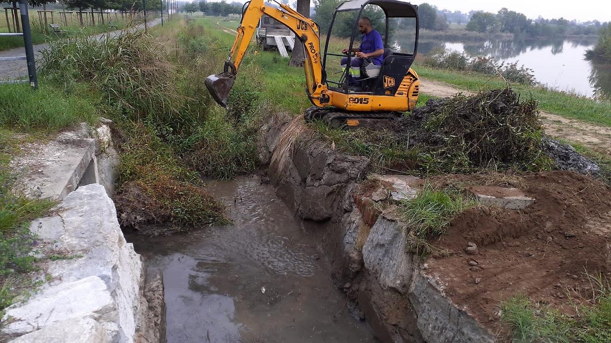 Ruspe al lavoro  al parco laghetti
