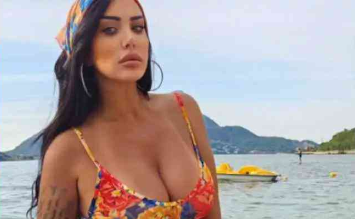 Marika Fruscio, bellezza senza tempo continua ad ammaliare i fan