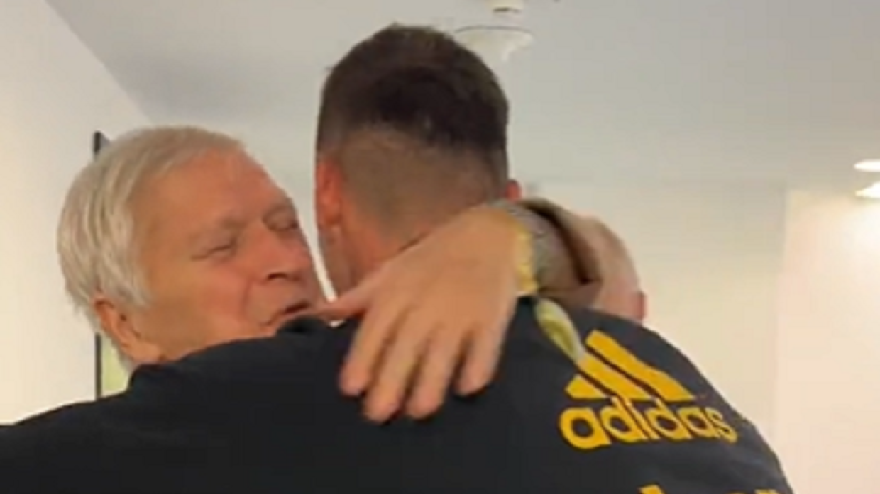 Abbraccio Milik e Antonio