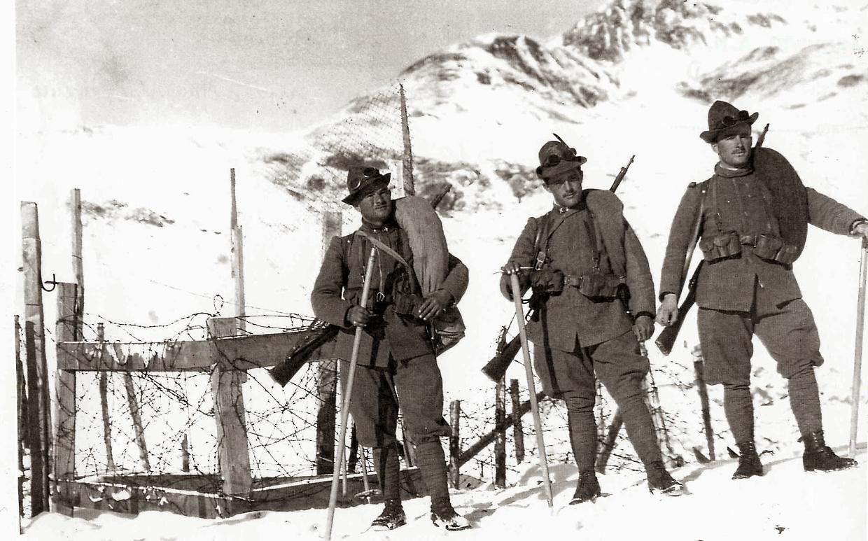 Vittorio Emanuele II dà vita al corpo militare degli Alpini