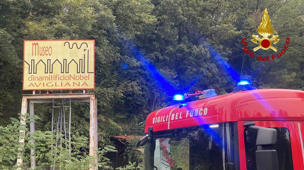 Scoppia un incendio nell'ex fabbrica di dinamite